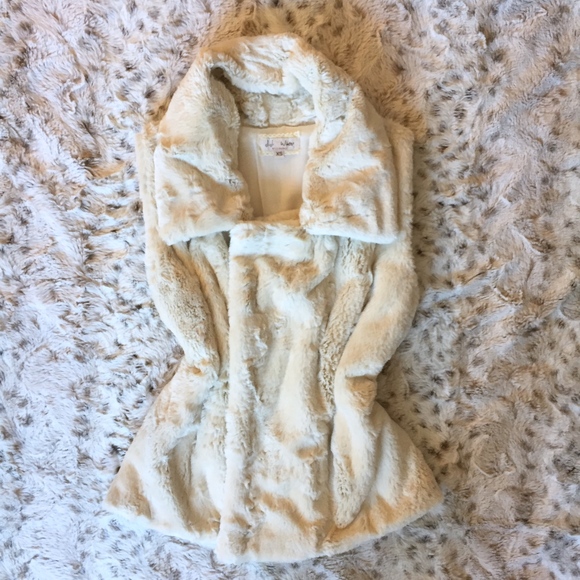 J.J. Winter Cozy Faux Fur Vest - Picture 1 of 3